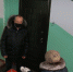 Мэр Магадана проверил как проходит дезинфекция в подъездах домов - Kolyma.Ru