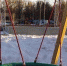 В колымском поселке девочка сломала руку из-за обрыва новых качелей. Виновных в происшествии до сих пор не нашли - Vesma.Today