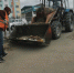 После снежной зимы на улицах и тротуарах Магадана убирают песок - Kolyma.Ru