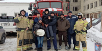 Новогоднюю мечту ребенка исполнили сотрудники Пожарной части №12 ПСЦ в рамках акции «Елка желаний» - Kolyma.Ru