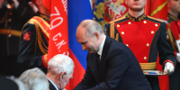 Владимир Путин вручил первые медали ветеранам в честь 80-летия Победы - Kolyma.Ru