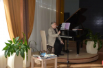 У рояля Дмитрий Петров