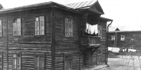 06 мая 1940 года газета «Советская Колыма» сообщила об окончании надстройки второго этажа гостиницы № 1 - Kolyma.Ru