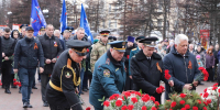 Сотрудники МЧС России приняли участие в памятных церемониях, посвященных 80-летию Победы в Великой Отечественной войне - МЧС Магаданской области