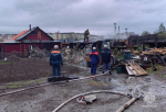 Пожар в хозяйственной постройке потушили в частном секторе Магадана