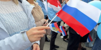 Магадан отмечает День Государственного флага Российской Федерации - MagadanMedia.Ru