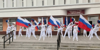 Депутаты Магаданской гордумы приняли участие в митинг-концерте, посвящённом Дню Государственного флага - MagadanMedia.Ru