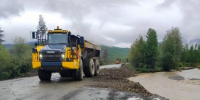 Продолжаются работы у моста через реку Мякит на автодороге "Колыма" - MagadanMedia.Ru