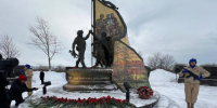 В День Героев Отечества добровольцы МРО ВСКС вместе со студентами СВГУ возложили цветы у монумента участникам СВО - СВГУ
