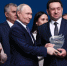 Владимир Путин наградил победителя премии «Служение» - Kolyma.Ru