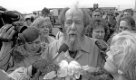 Александр Солженицын в 90-х вернулся в Россию из эмиграции через Магадан