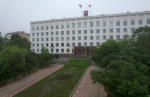 Парковка на газонах, ненадлежащее содержание зданий и сооружений и несогласованное оформление фасада