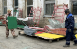 Специалисты КЗХ готовятся к установке детских и спортивных комплексов в Магадане